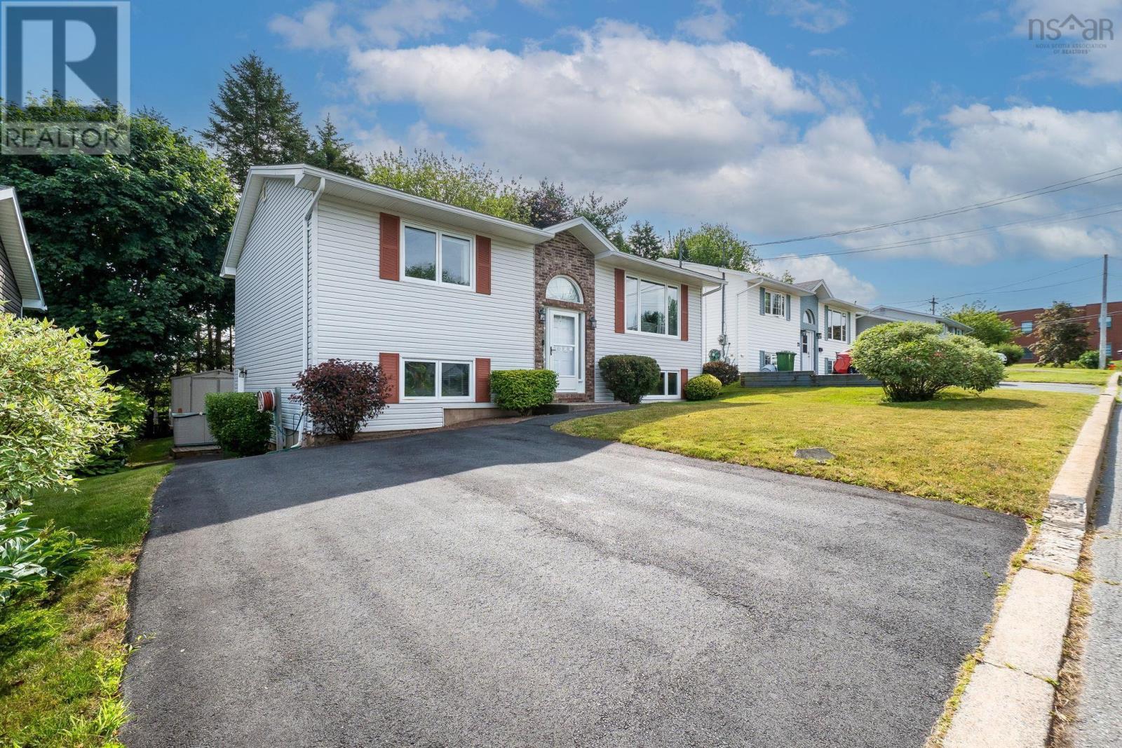 25 Sawyer Crescent - 2