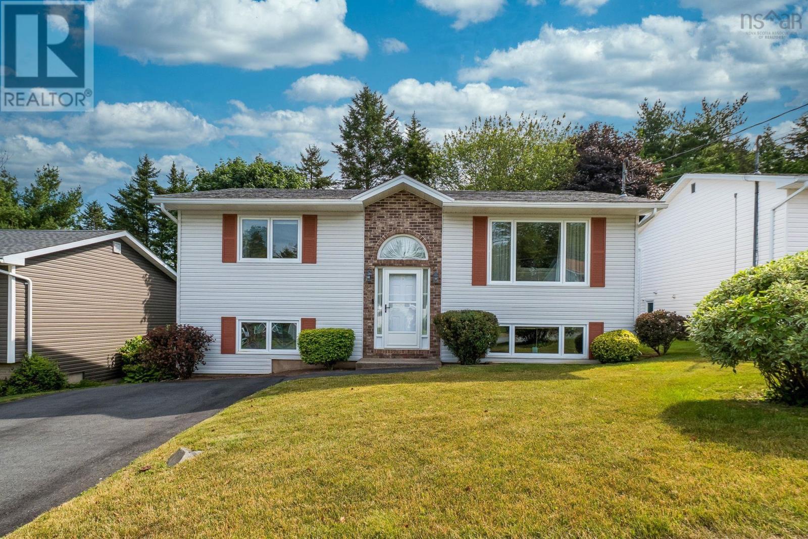 25 Sawyer Crescent - 1