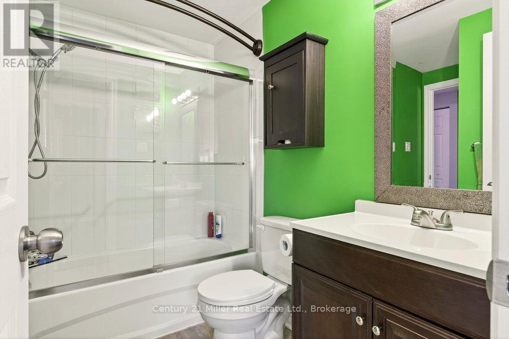 #69 2050 UPPER MIDDLE ROAD - 27