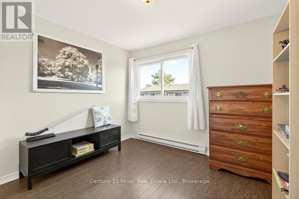 #69 2050 UPPER MIDDLE ROAD - 21
