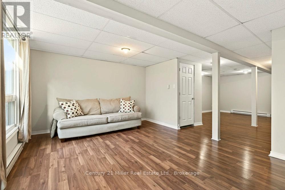 #69 2050 UPPER MIDDLE ROAD - 30