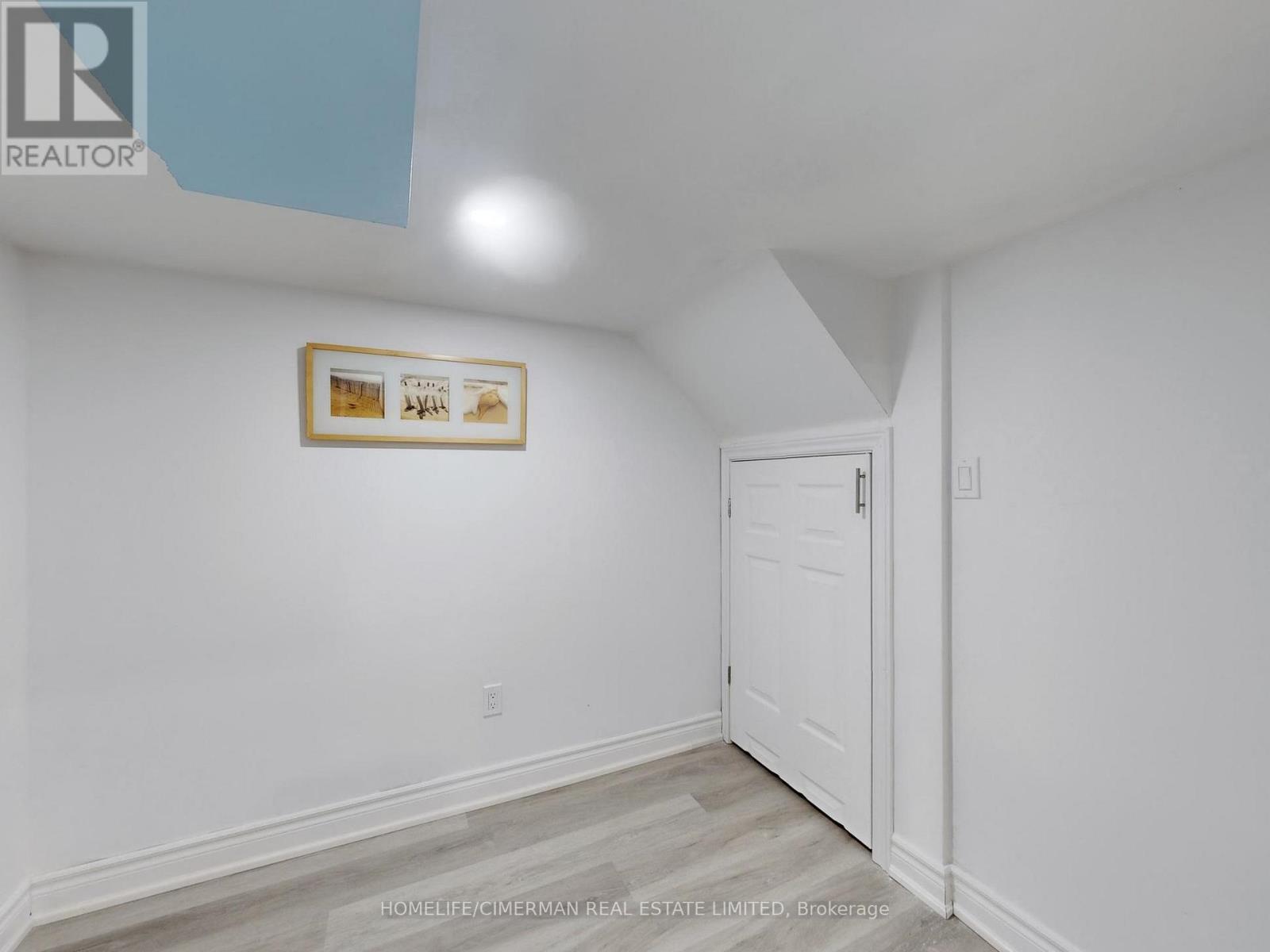 16 MORNINGSTAR AVENUE - 36