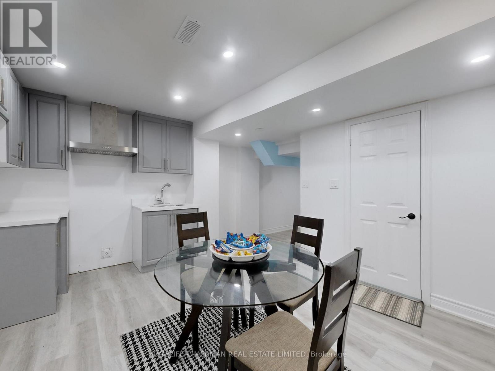 16 MORNINGSTAR AVENUE - 39