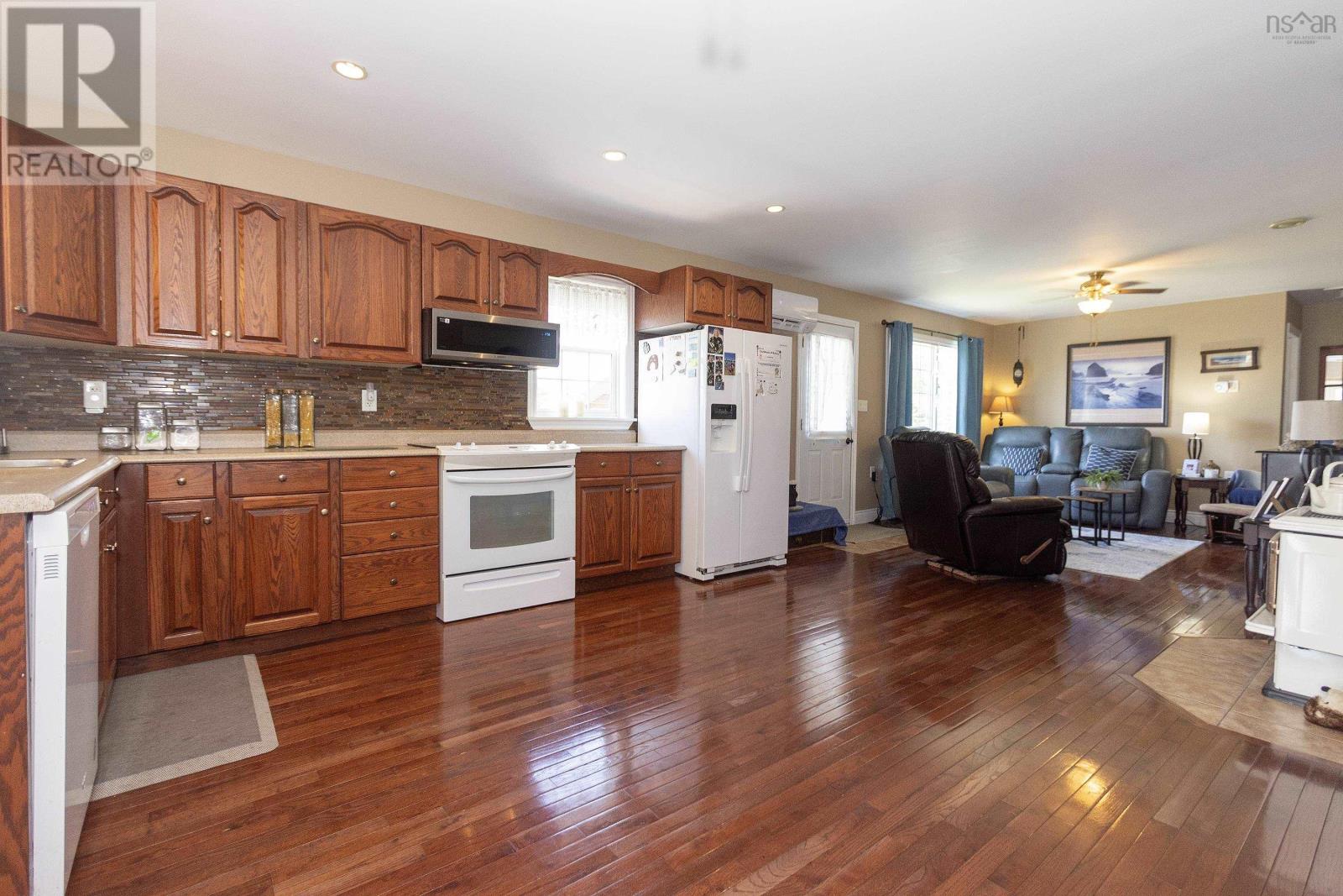 28 Jackson Point Road - 18
