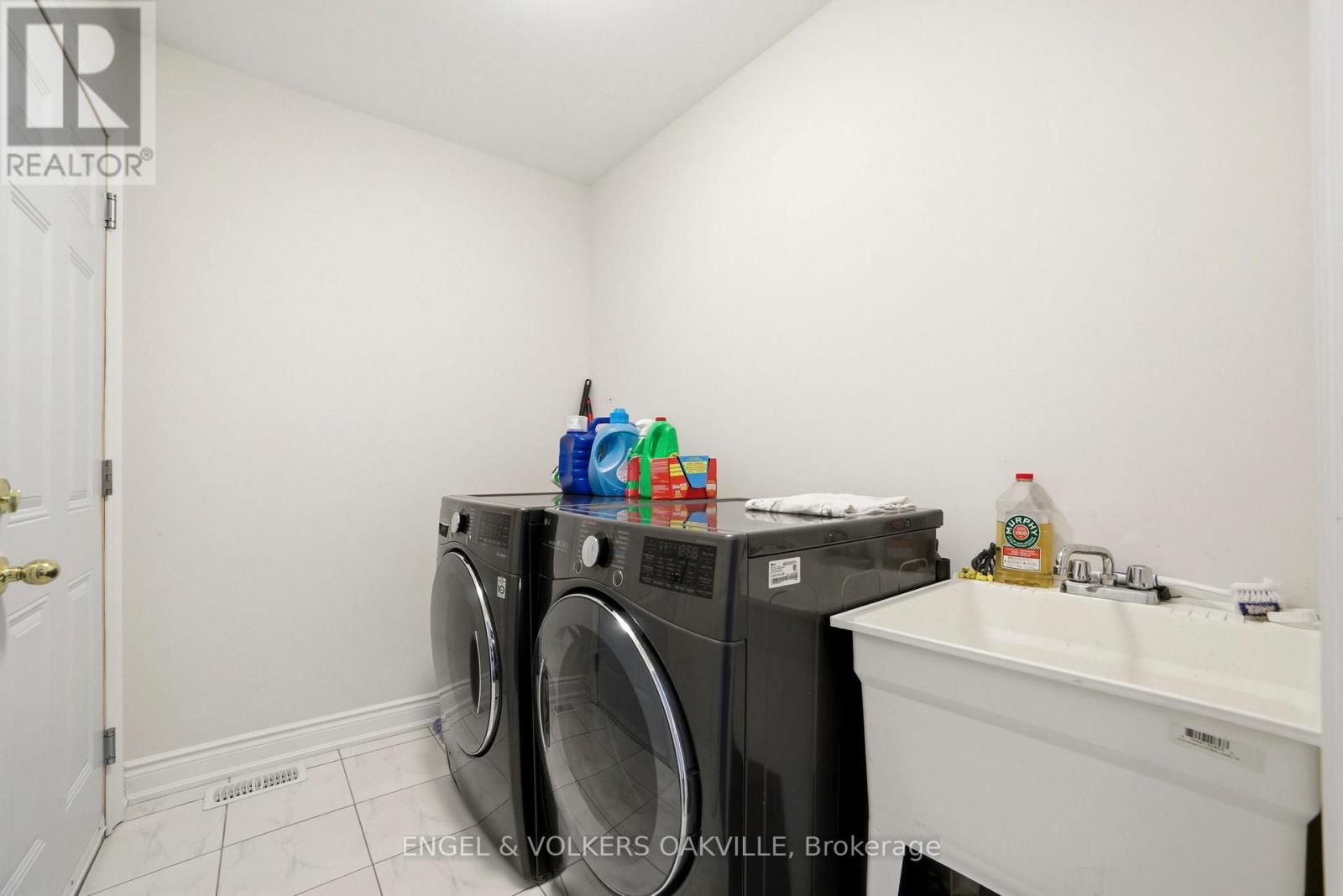 183 SUTHERLAND AVENUE - 11