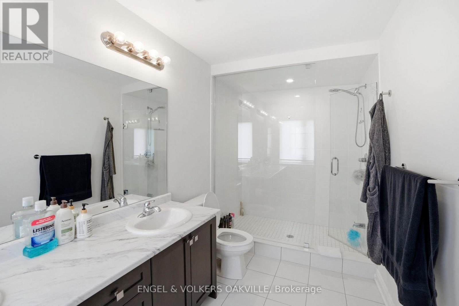183 SUTHERLAND AVENUE - 23