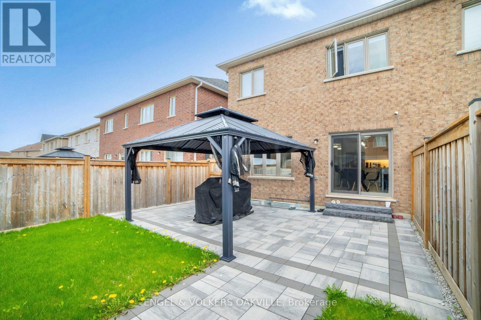 183 SUTHERLAND AVENUE - 26