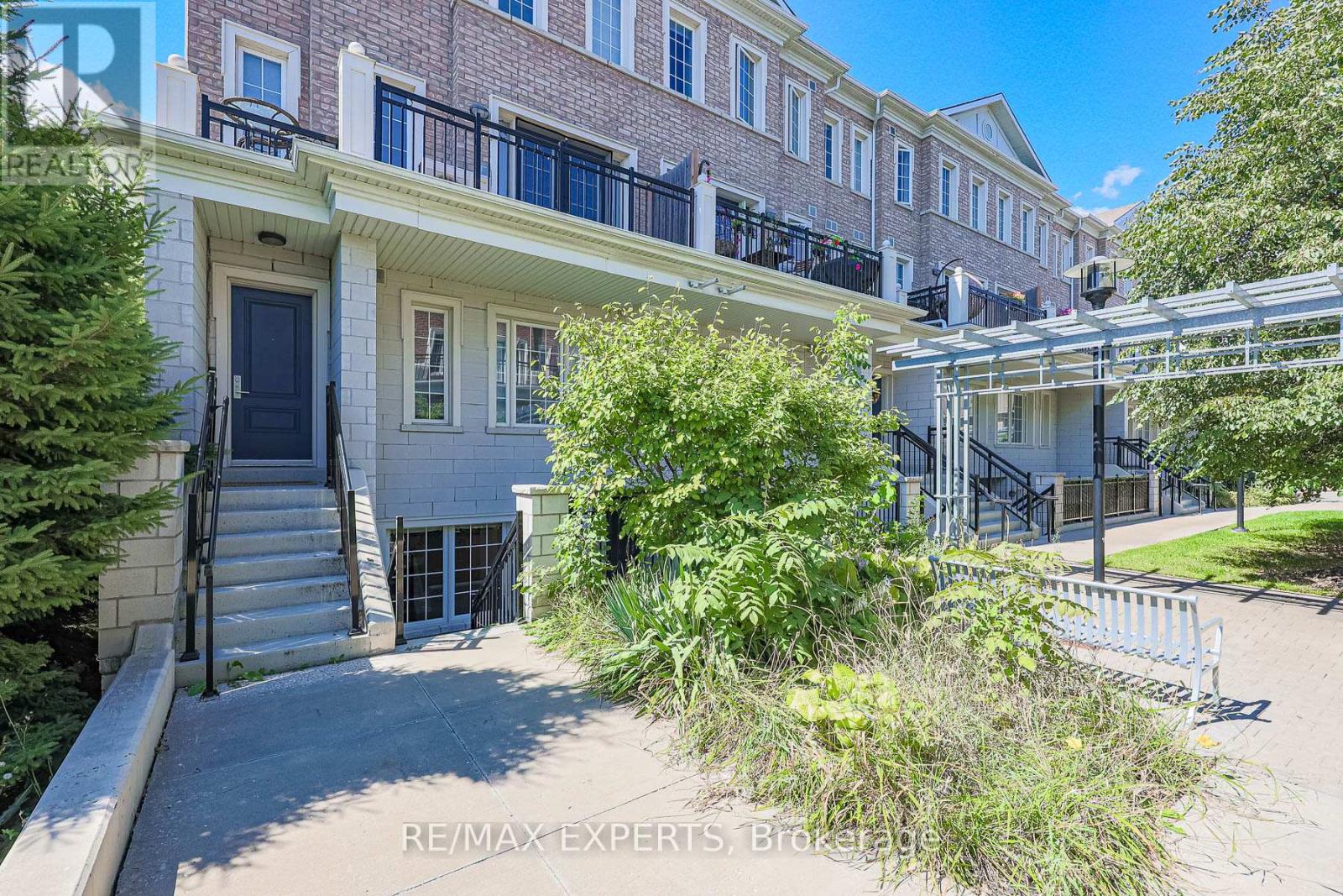 #B11 26 BRUCE STREET W - 5