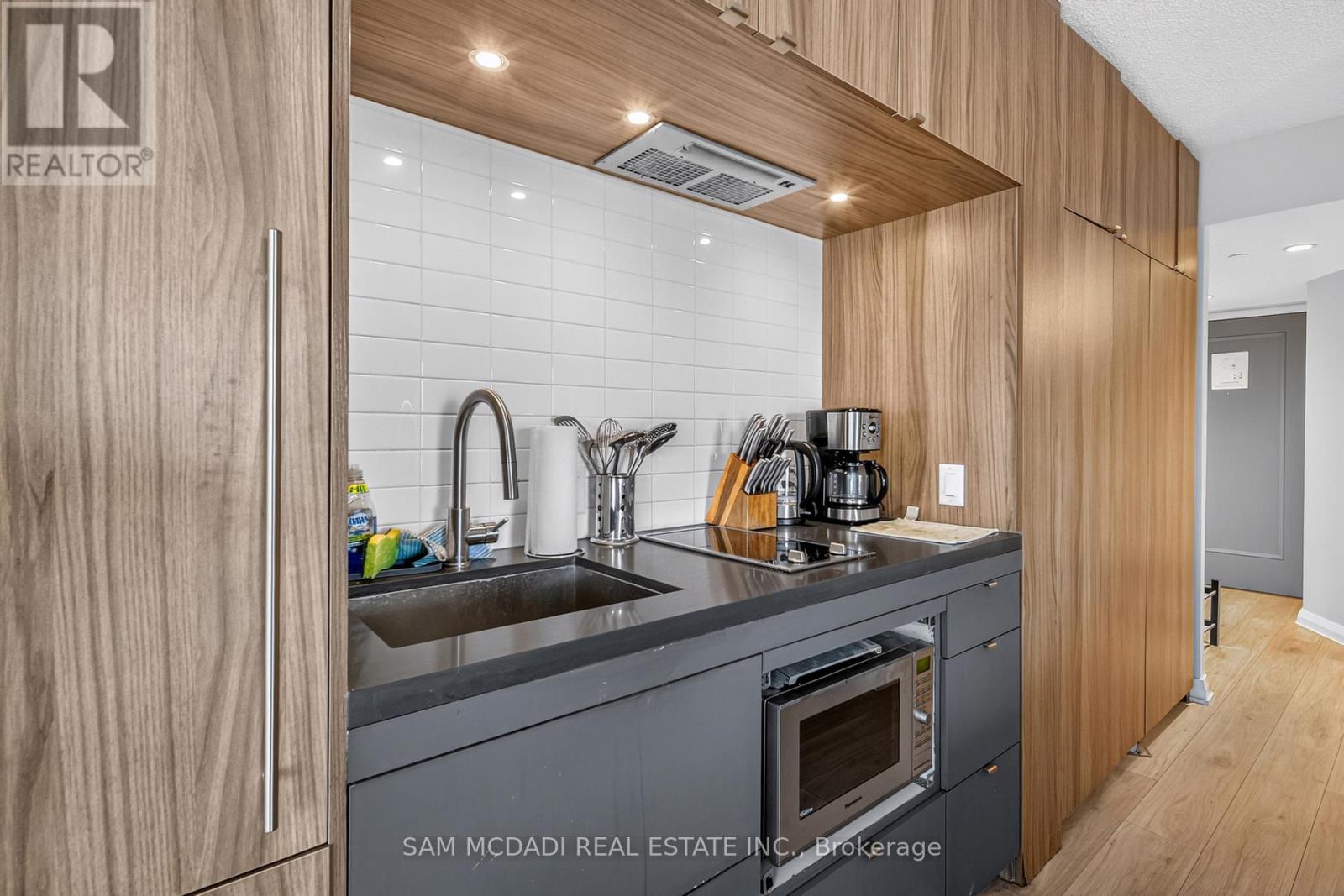 #704 155 YORKVILLE AVENUE - Image 7