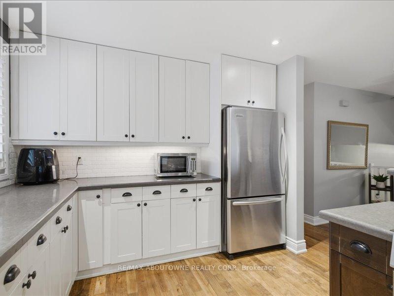 2501 YARMOUTH CRESCENT - Image 17
