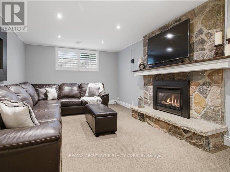 2501 YARMOUTH CRESCENT - Image 29