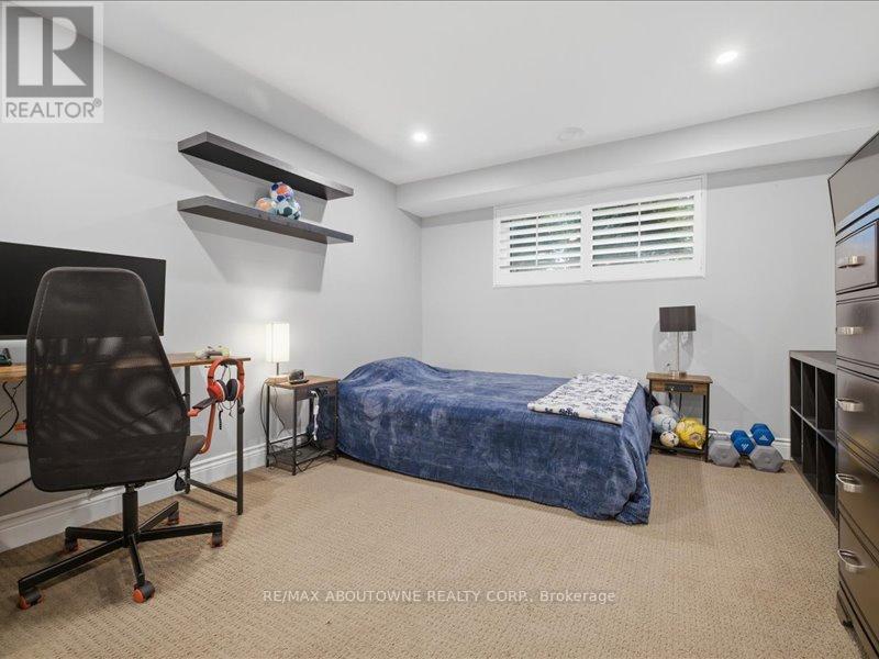 2501 YARMOUTH CRESCENT - Image 31