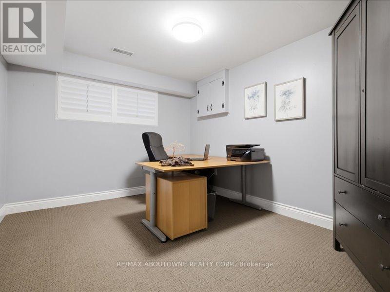 2501 YARMOUTH CRESCENT - Image 33