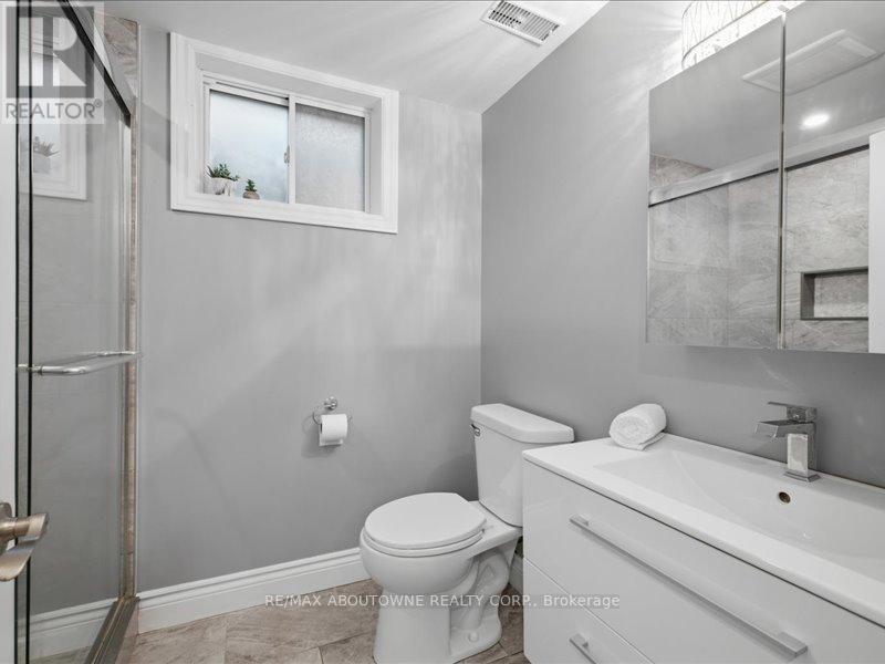 2501 YARMOUTH CRESCENT - Image 35