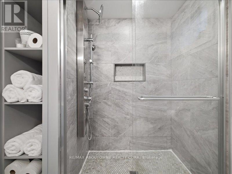 2501 YARMOUTH CRESCENT - Image 36
