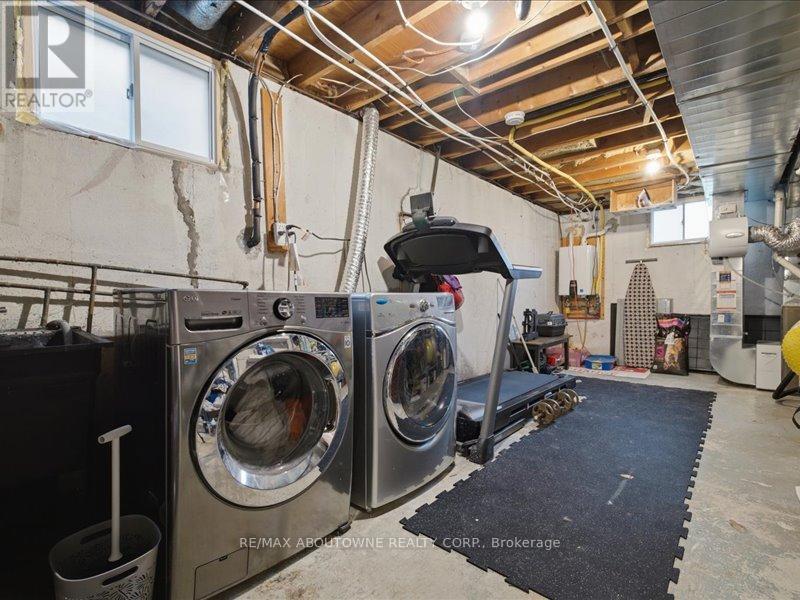 2501 YARMOUTH CRESCENT - Image 37