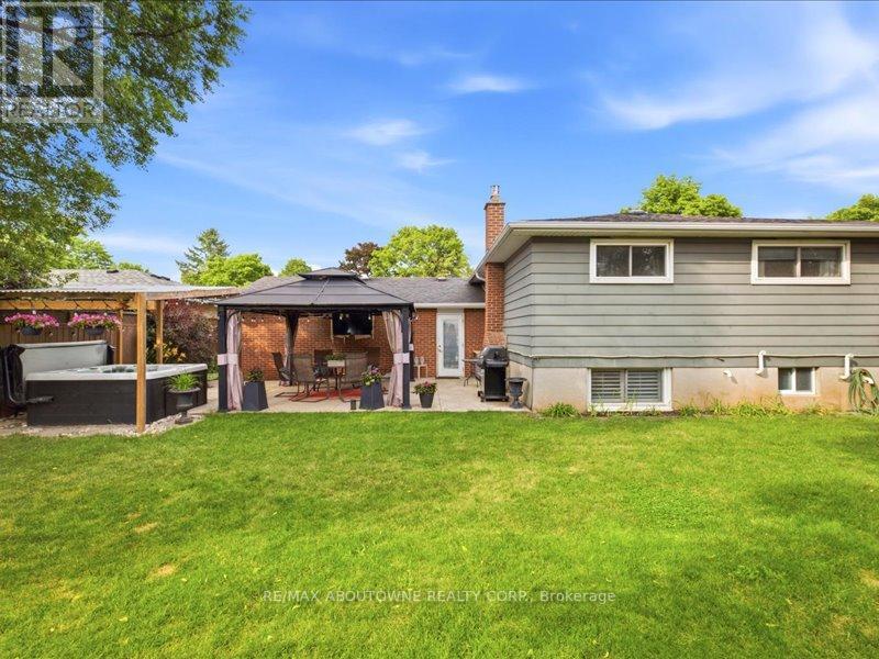 2501 YARMOUTH CRESCENT - Image 38
