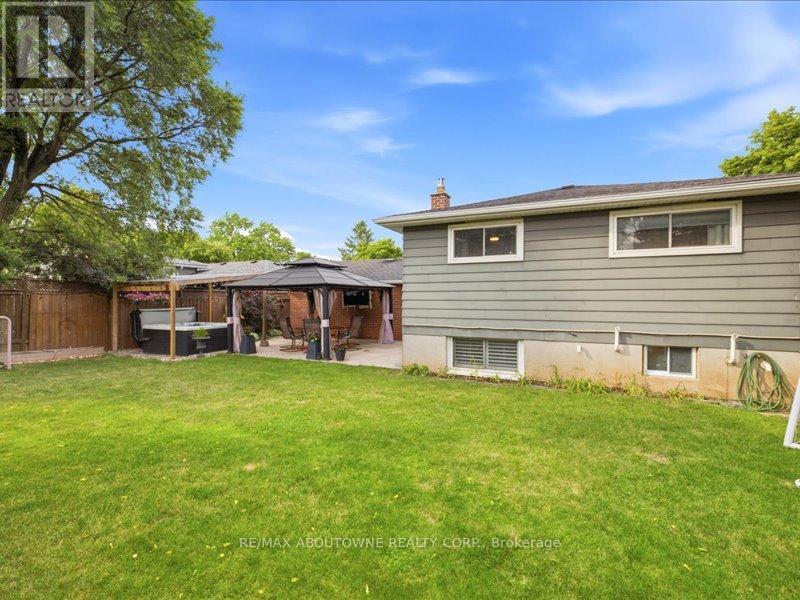 2501 YARMOUTH CRESCENT - Image 39