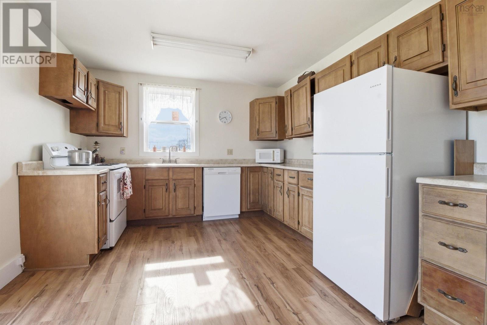 2059 224 Highway - 11