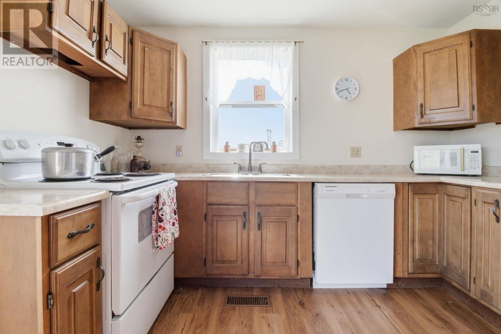 2059 224 Highway - 12