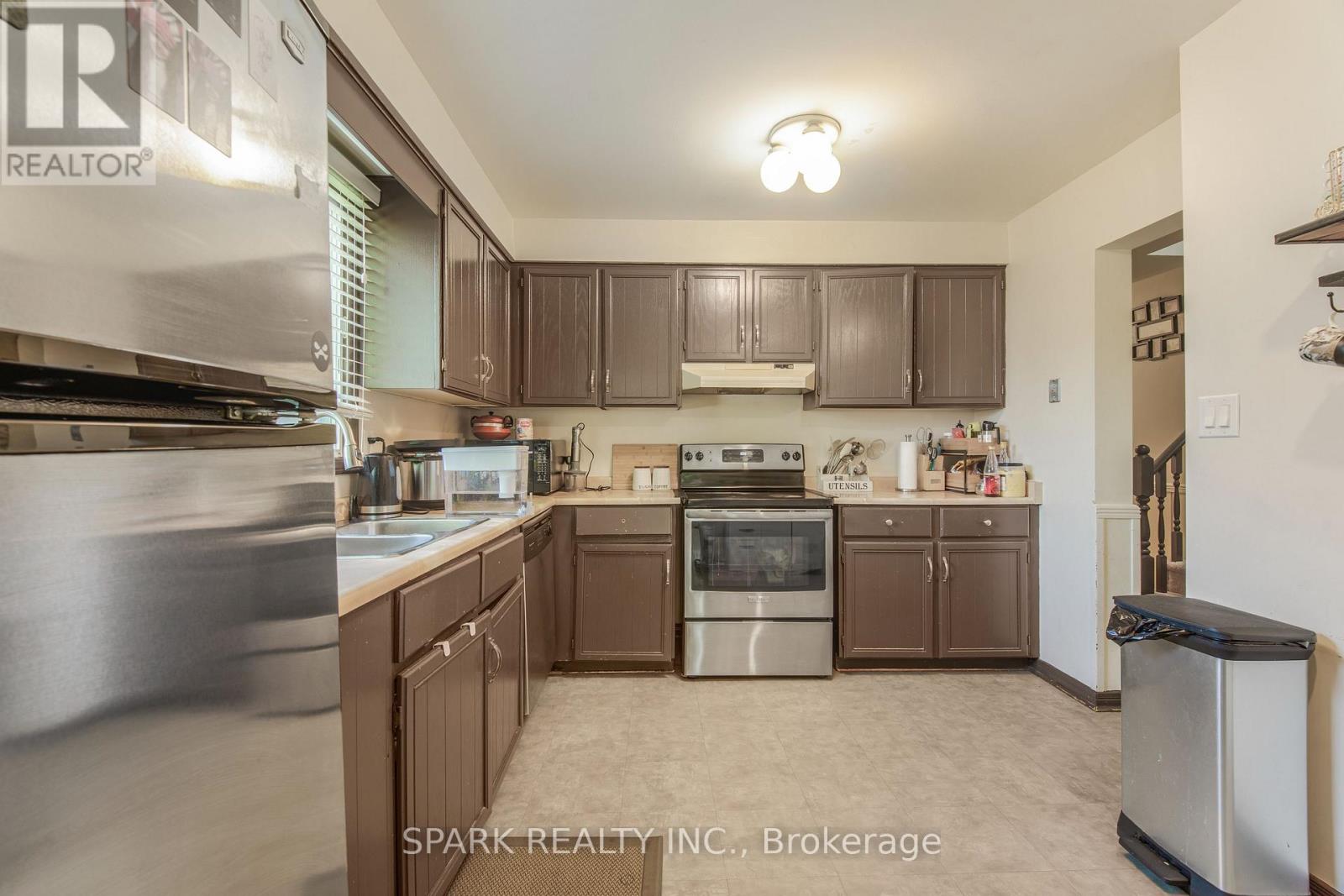 23 RANNIE COURT - 10