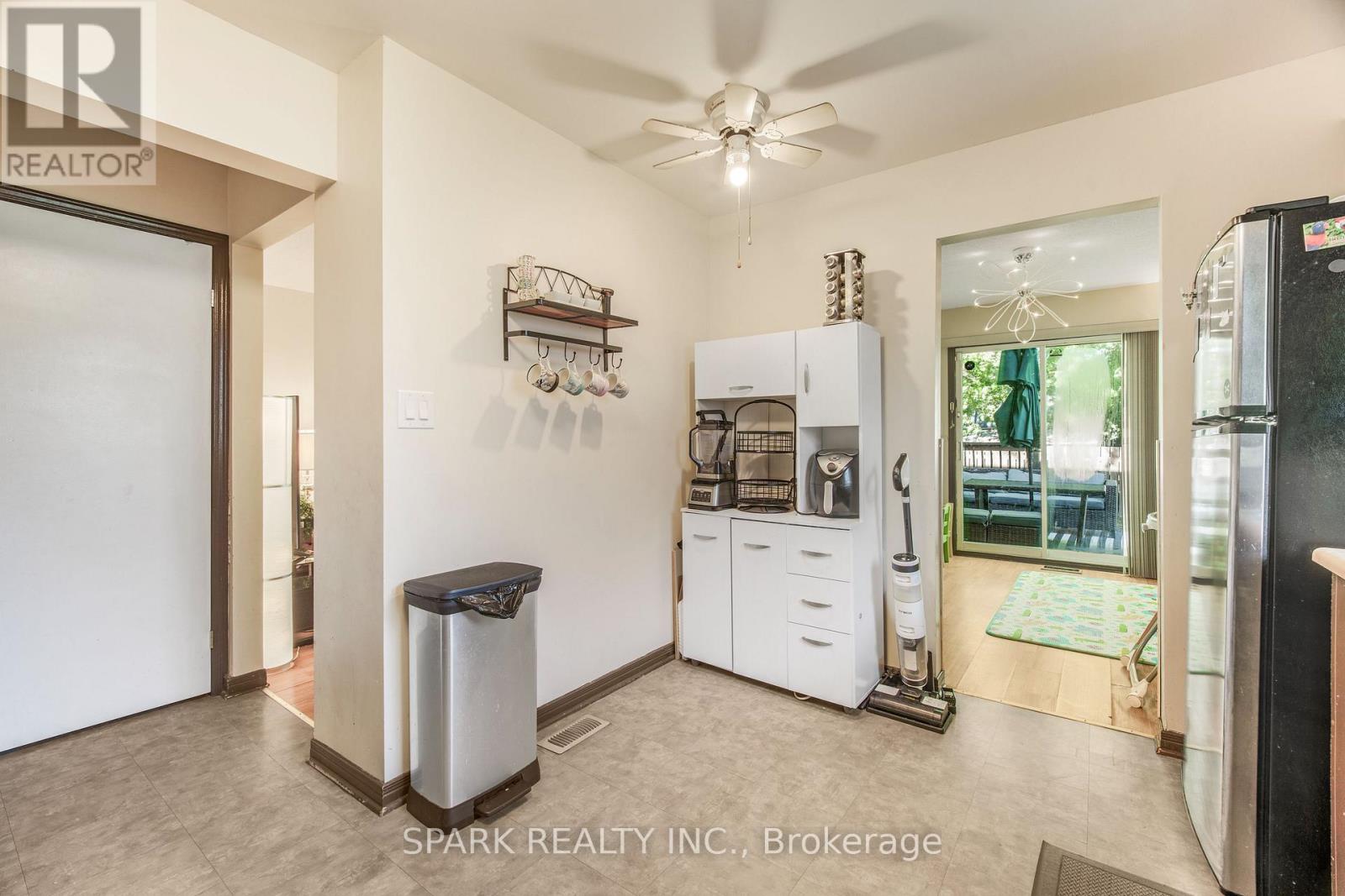 23 RANNIE COURT - 11