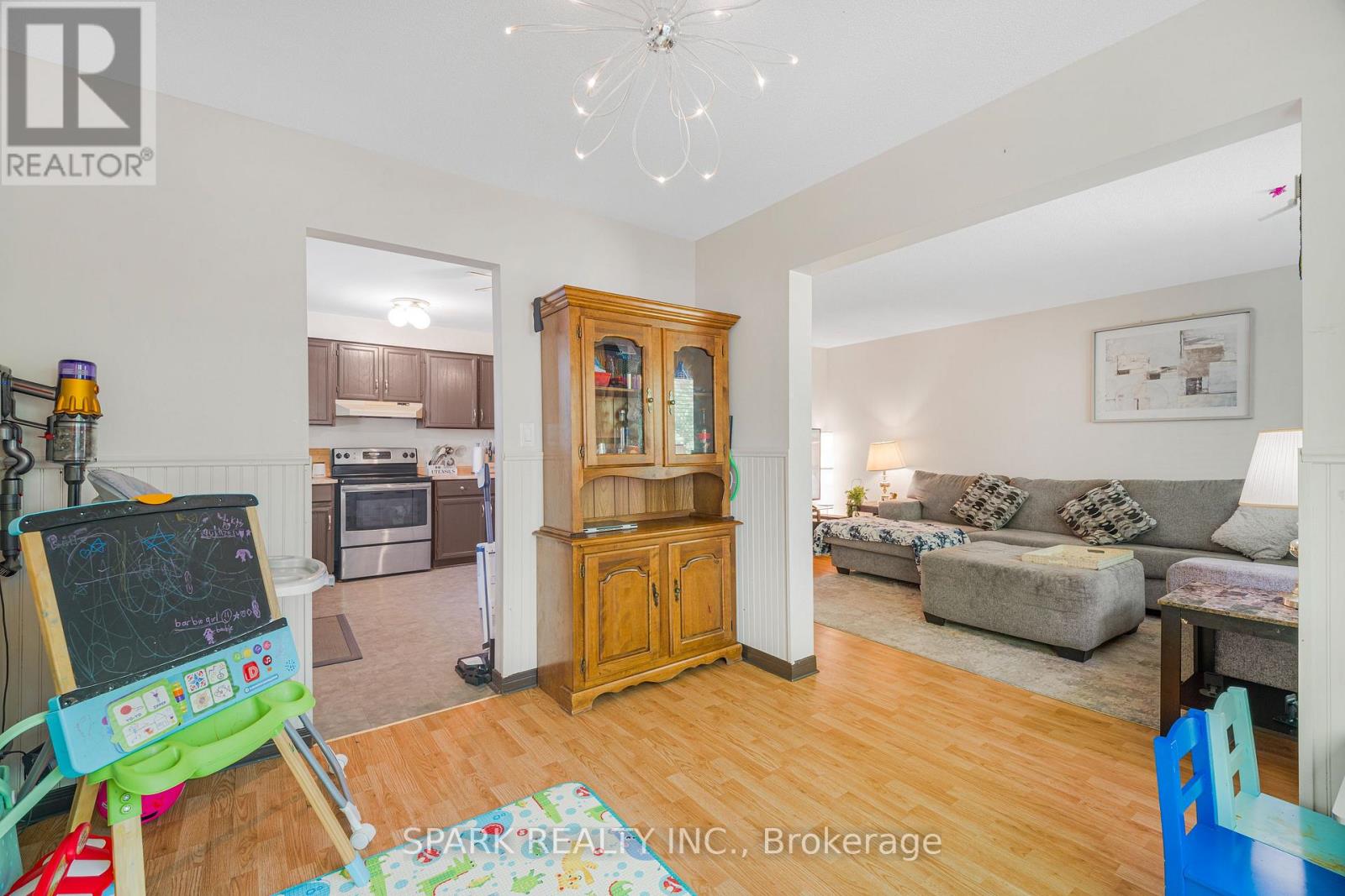 23 RANNIE COURT - 12