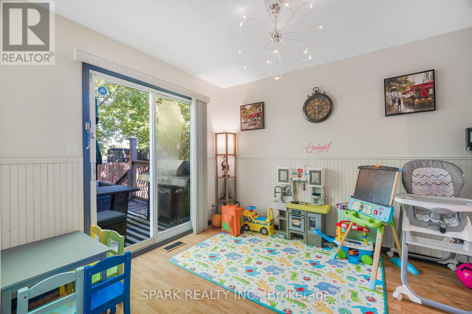 23 RANNIE COURT - 13