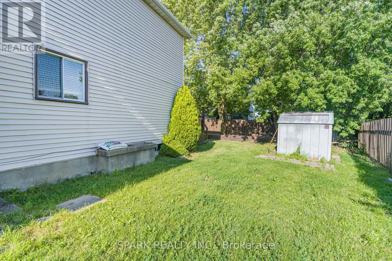 23 RANNIE COURT - 28