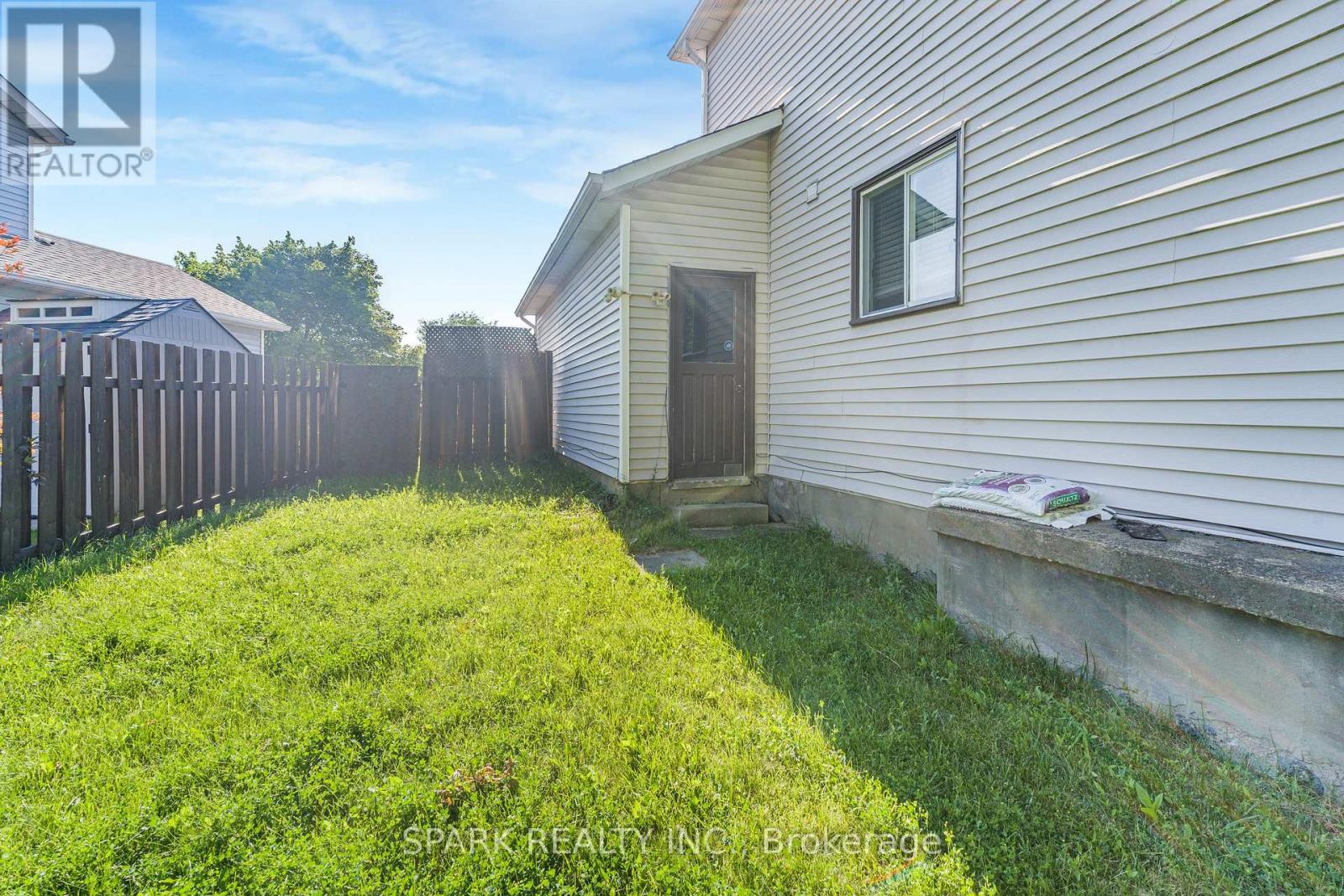 23 RANNIE COURT - 29