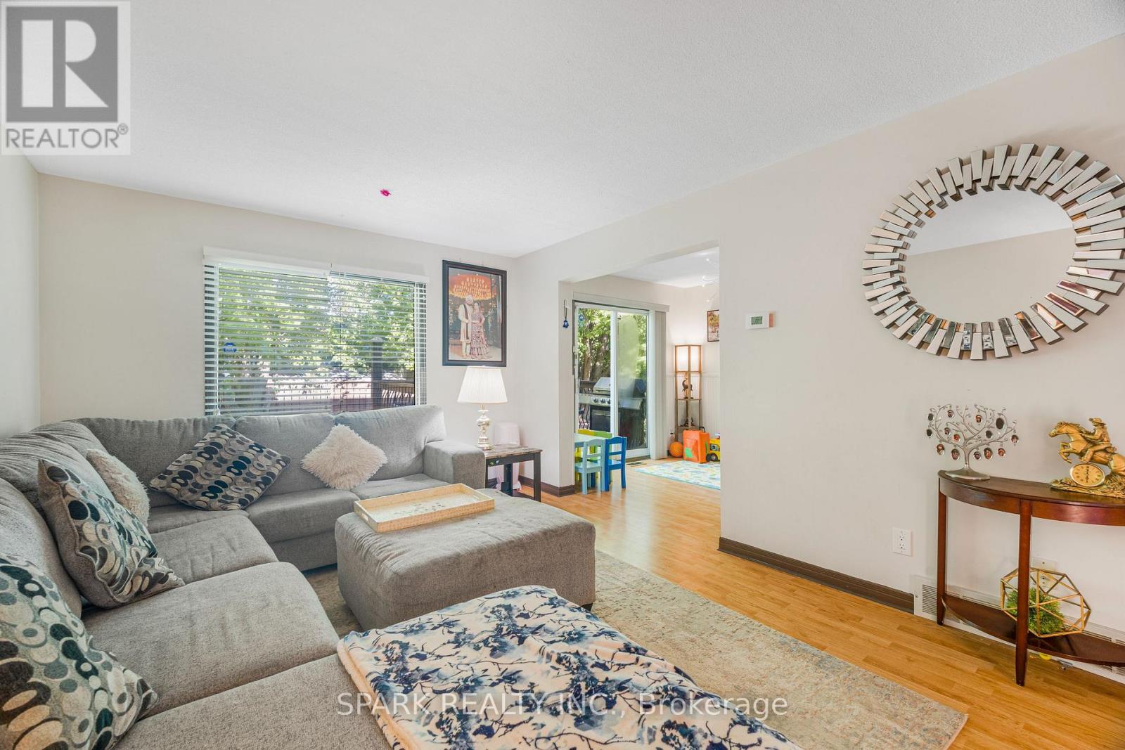 23 RANNIE COURT - 6