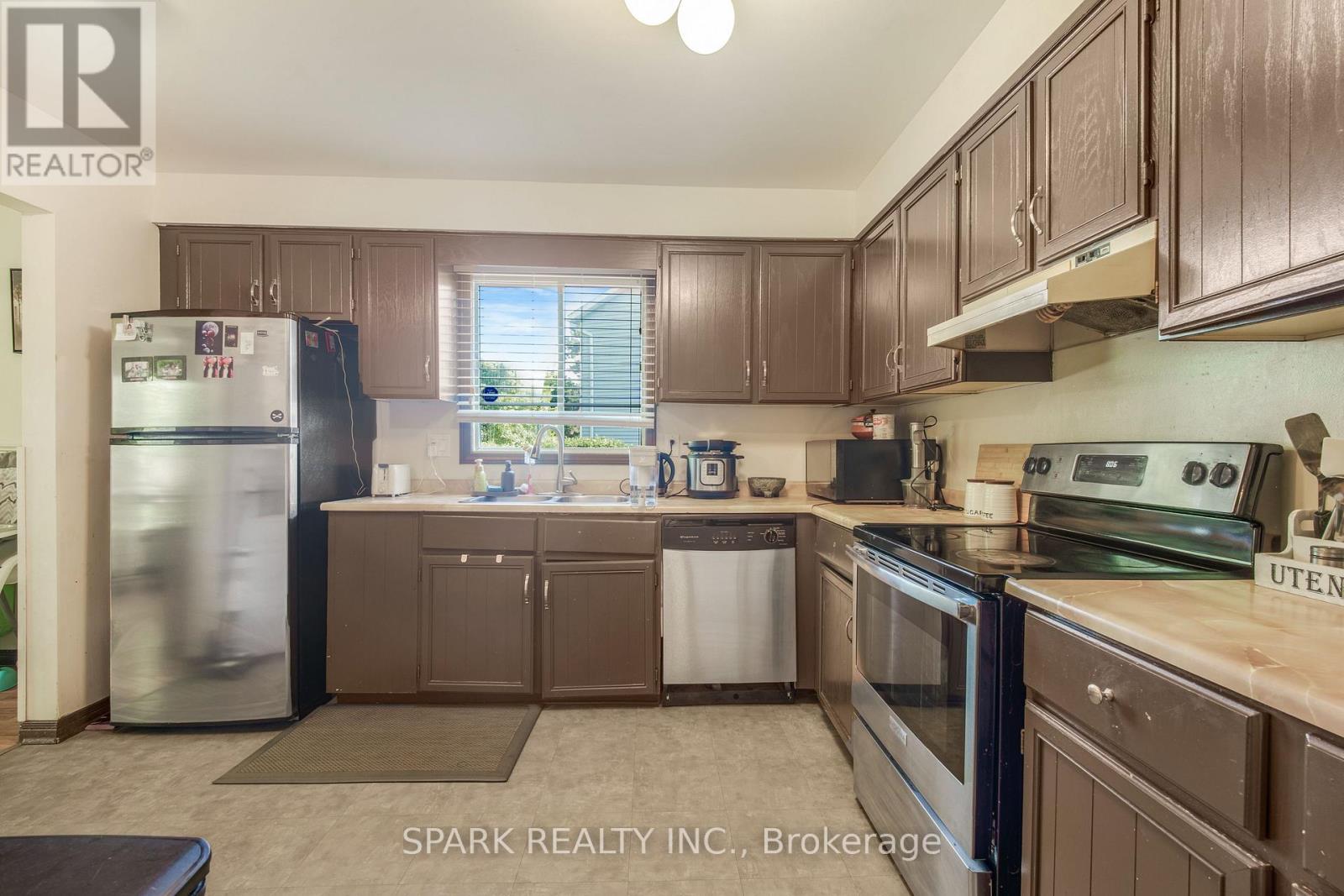 23 RANNIE COURT - 9