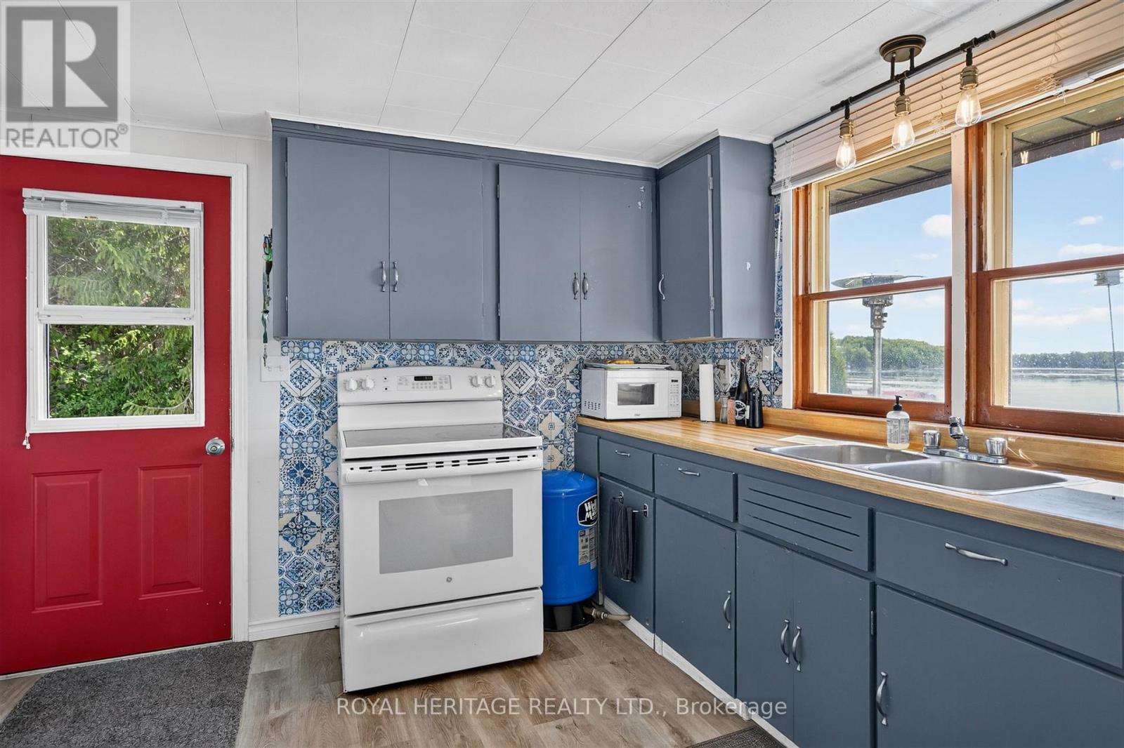 100 CLEARVIEW DRIVE - 21