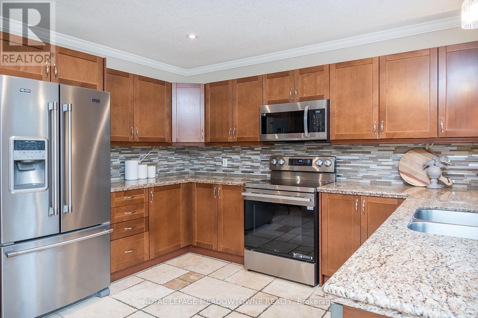 23 BAGGS CRESCENT - 16