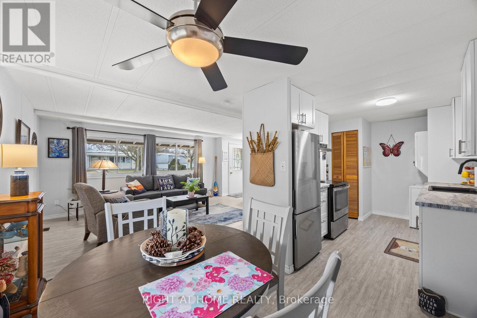 264 HIGHLAND SPRINGS - Image 12