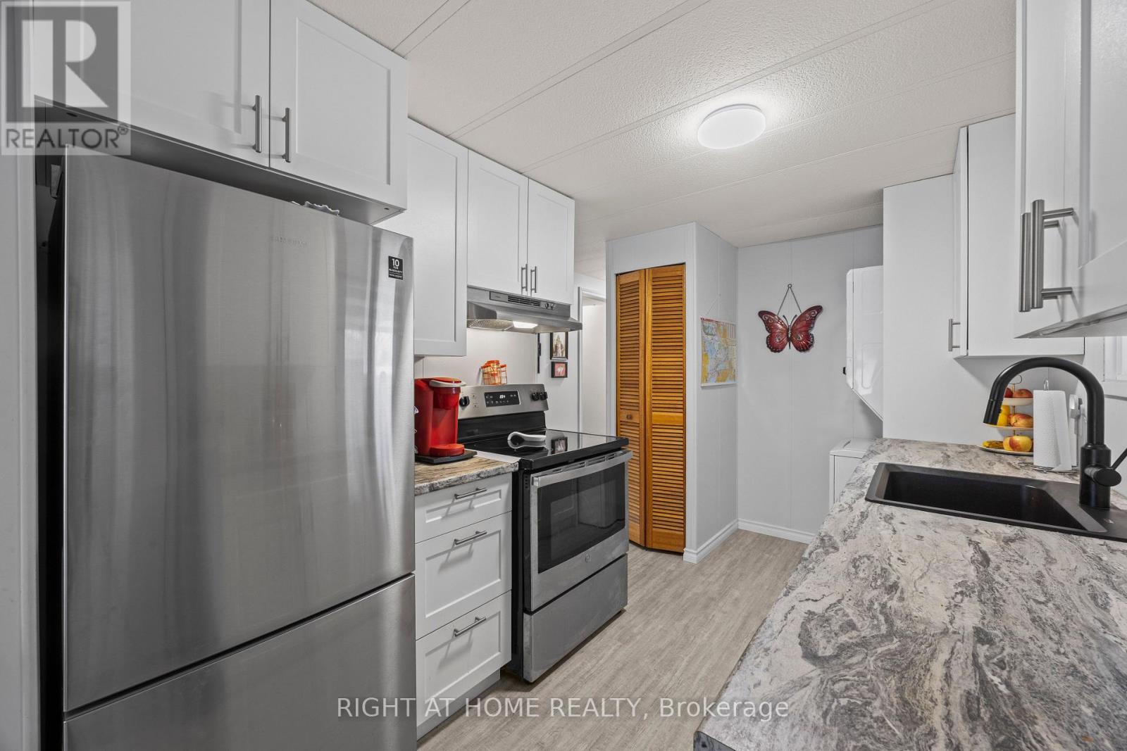264 HIGHLAND SPRINGS - Image 13