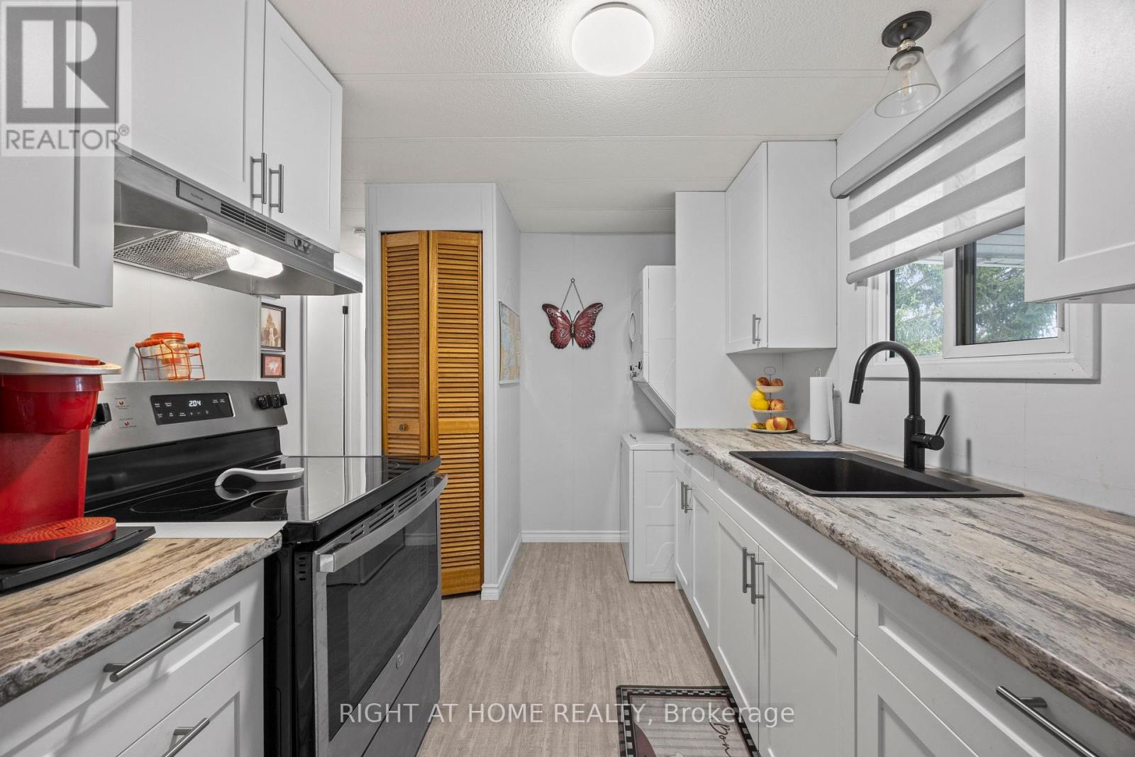 264 HIGHLAND SPRINGS - Image 14