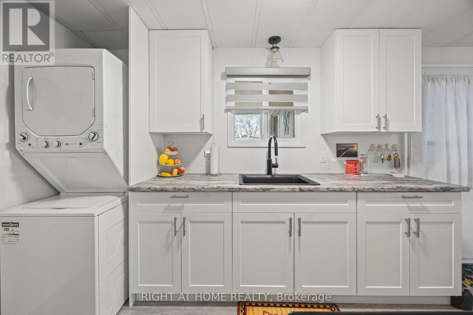 264 HIGHLAND SPRINGS - Image 15