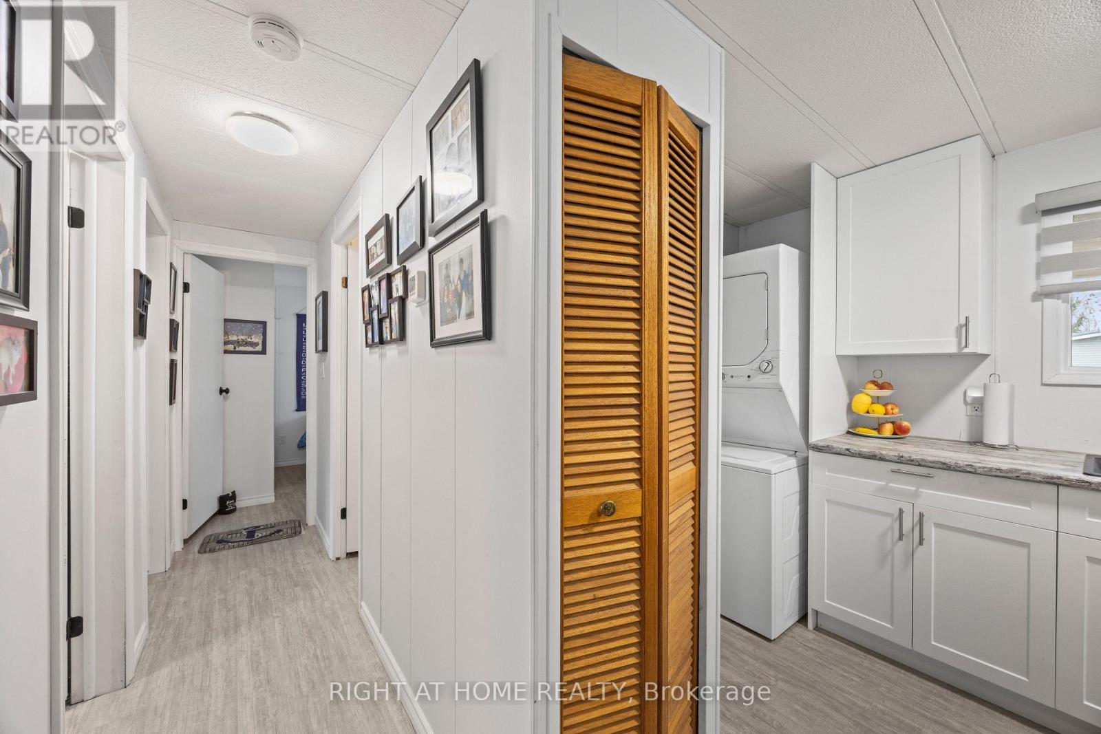 264 HIGHLAND SPRINGS - Image 17