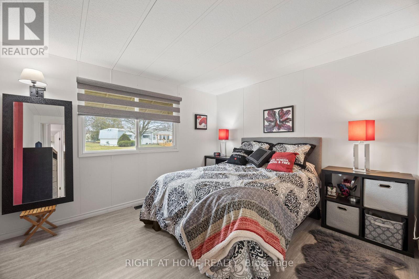 264 HIGHLAND SPRINGS - Image 21