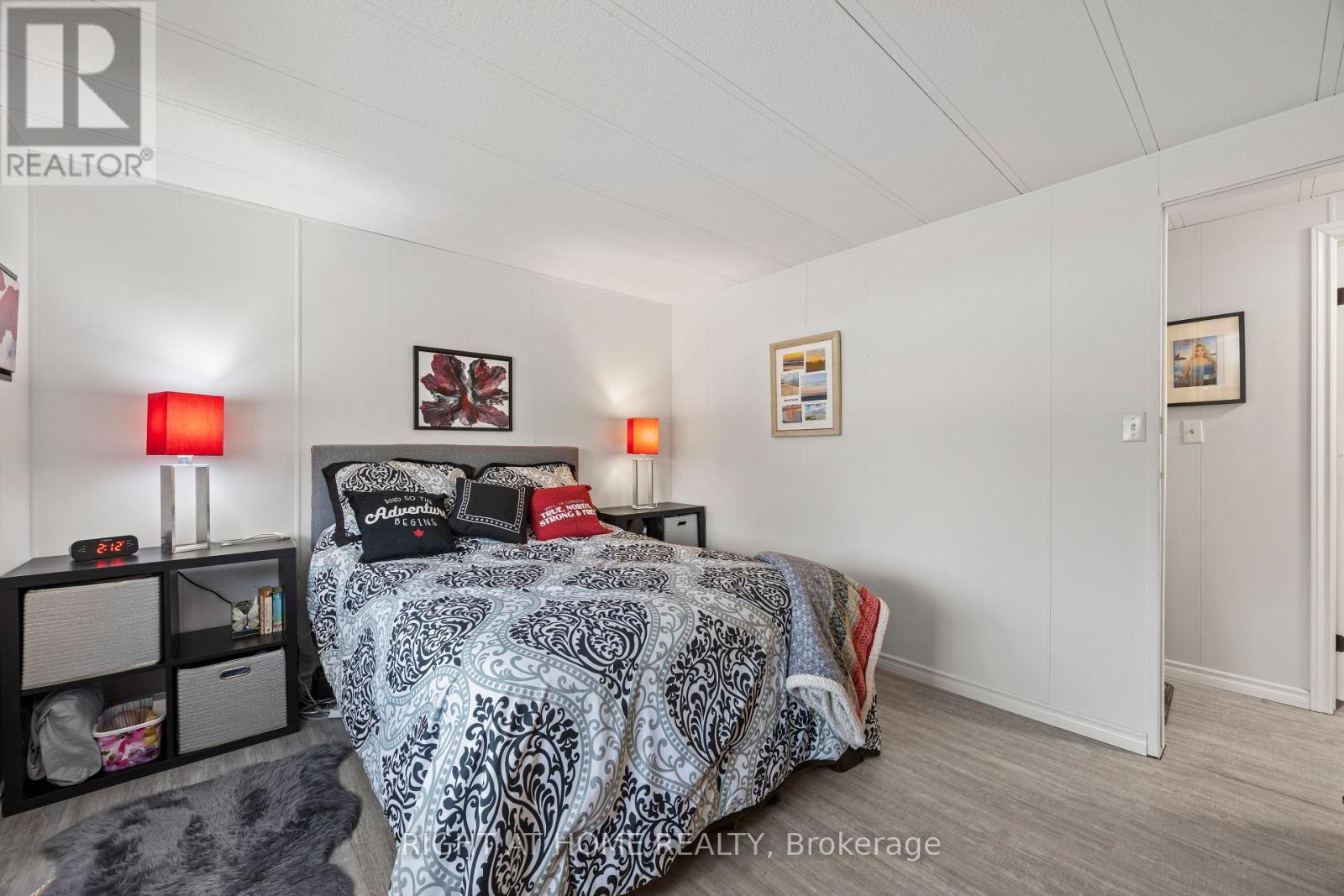 264 HIGHLAND SPRINGS - Image 22