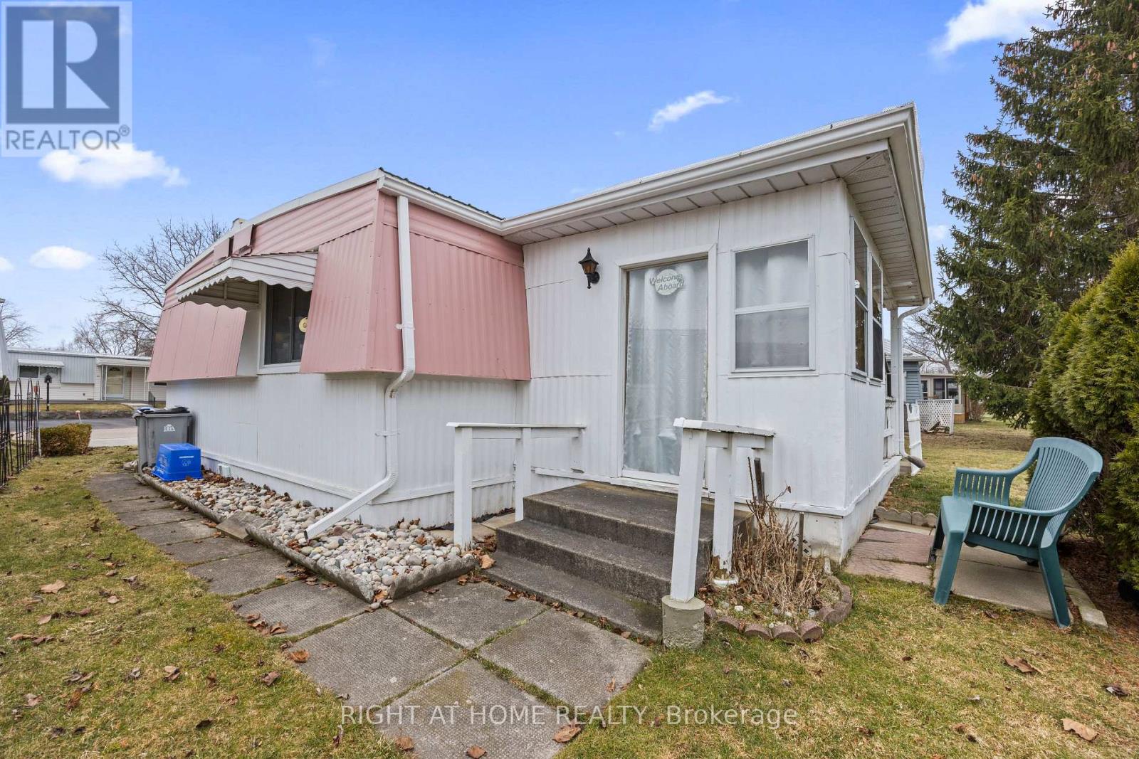 264 HIGHLAND SPRINGS - Image 35