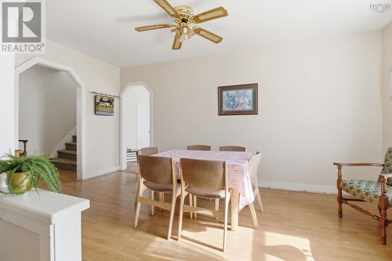 2059 224 Highway - 10