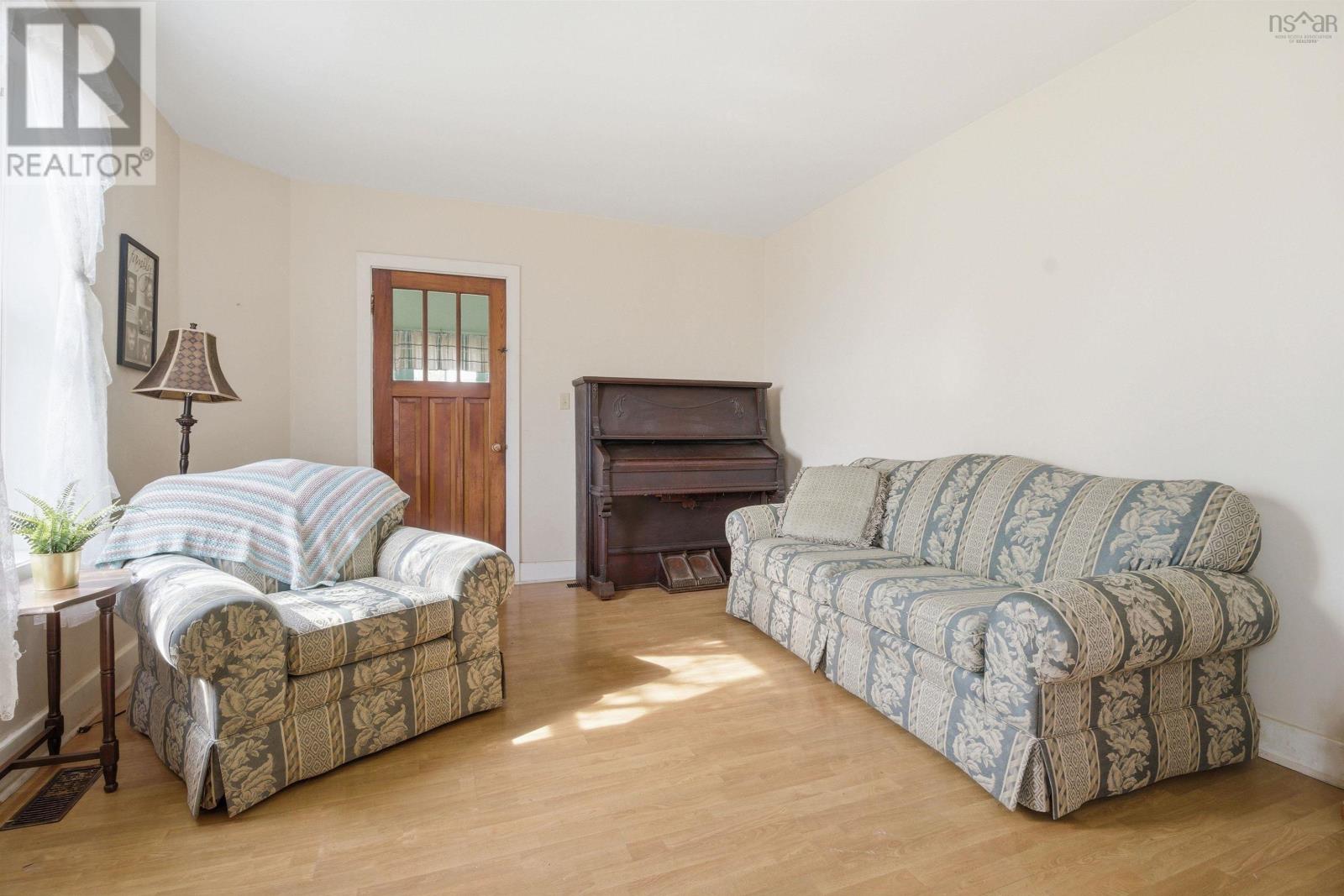 2059 224 Highway - 7