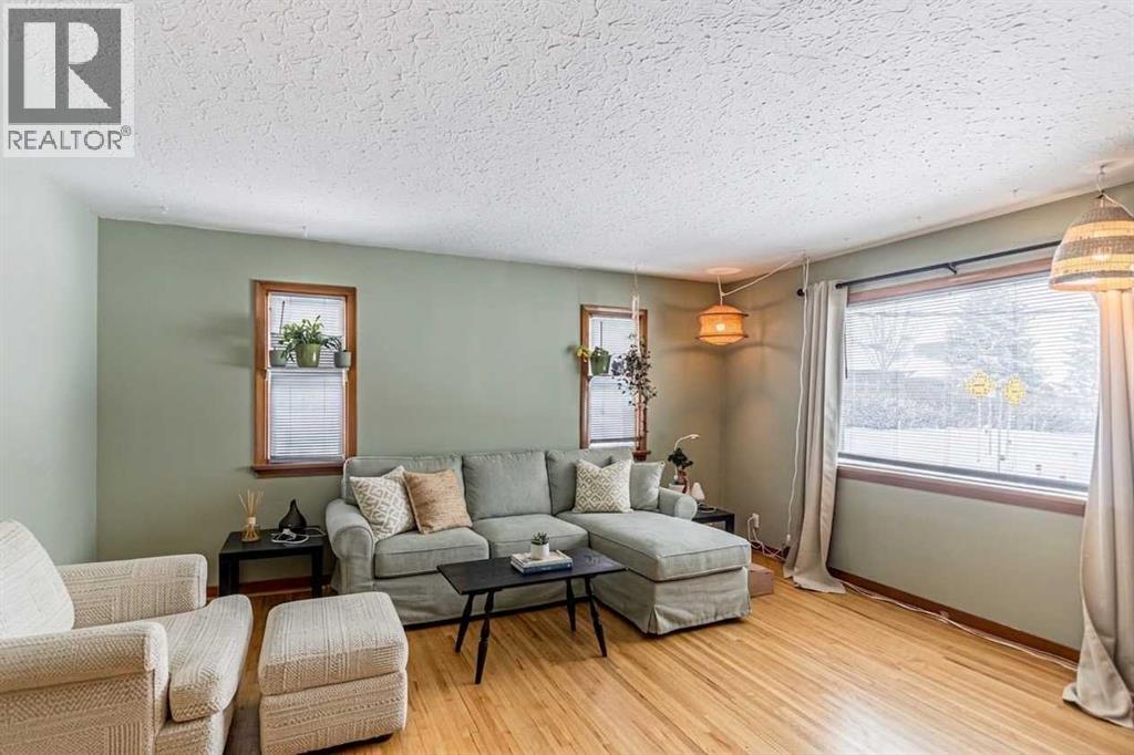 3423 1 Street NE - 2