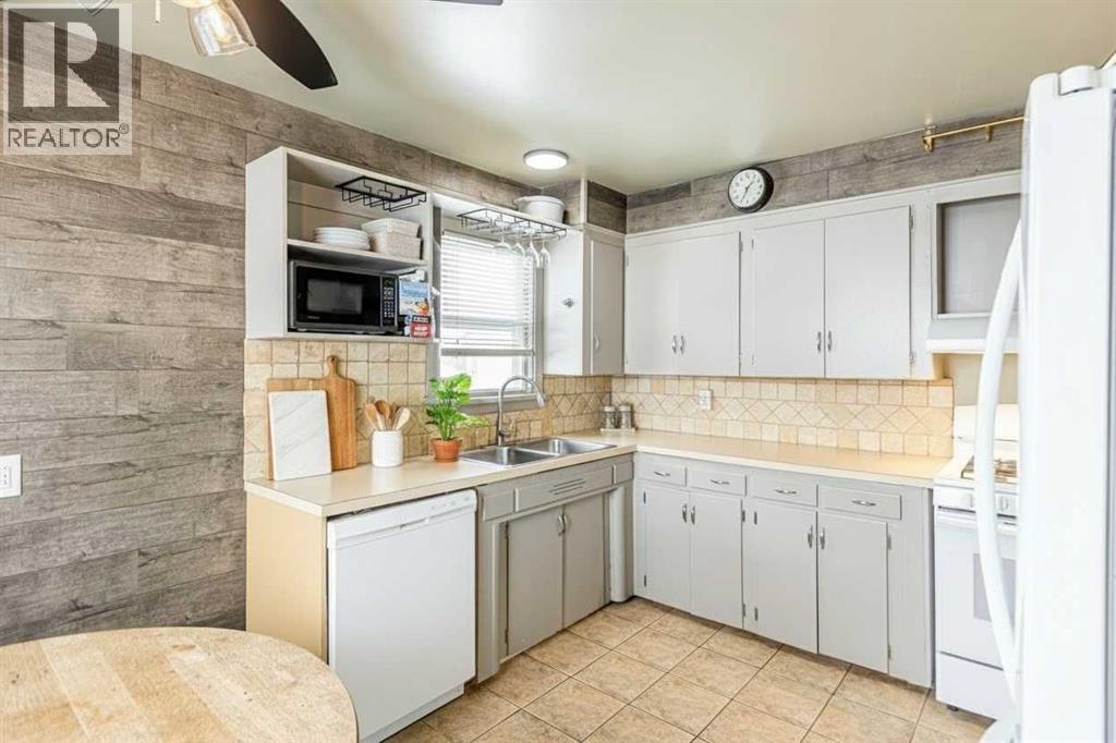 3423 1 Street NE - 4