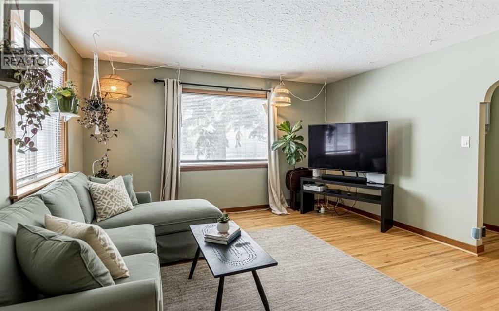 3423 1 Street NE - 3