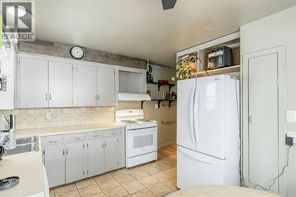 3423 1 Street NE - 5