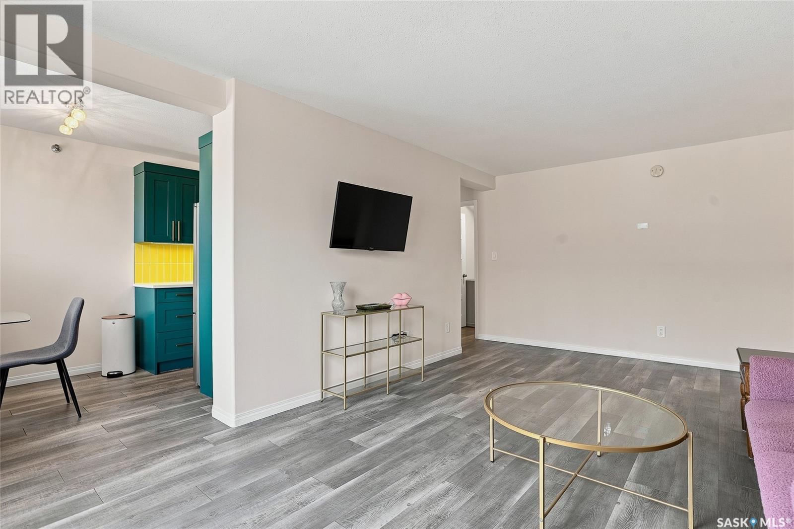 #50 15 Assiniboine DRIVE - 20