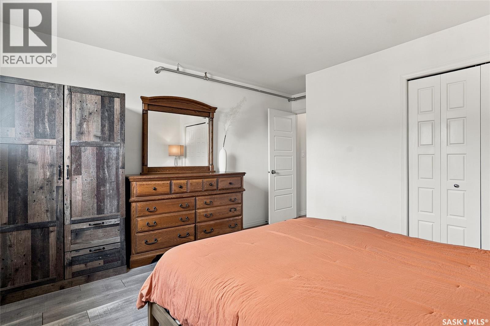 #50 15 Assiniboine DRIVE - 24